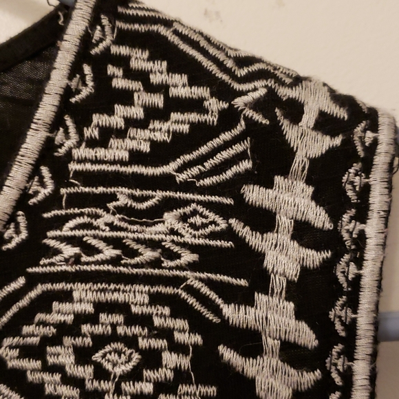 89th & Madison Ladies sleevless top - Picture 3 of 7